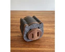 O.n. Der Zetter - Onderzetters voor Glazen - Houten Varken met 12 Vilten Onderzetters - Met Houder - Grijs - Bruin - Hout - Hittebestendig Decoratie Housewarming Coasters Verjaardag Kado Man Vrouw Geschenk Cadeau Pasen Feestdagen Koningsdag 20 Euro